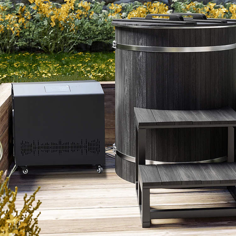 冰浴与黑色木桶